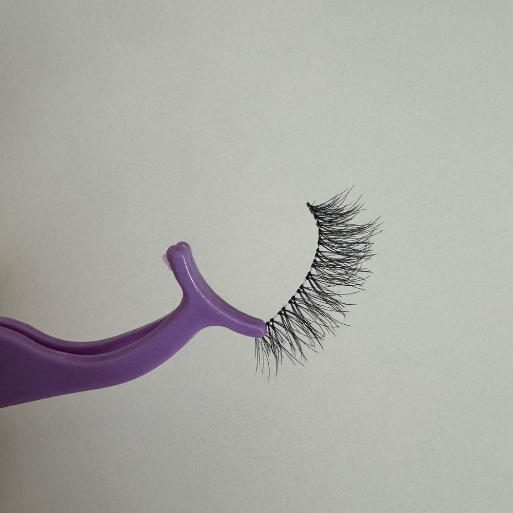 "9-5" False Lashes - Picture 3 of 7